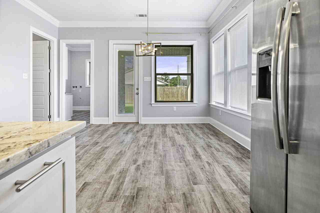 420 Waldo St #1 - Photo 3 of 14