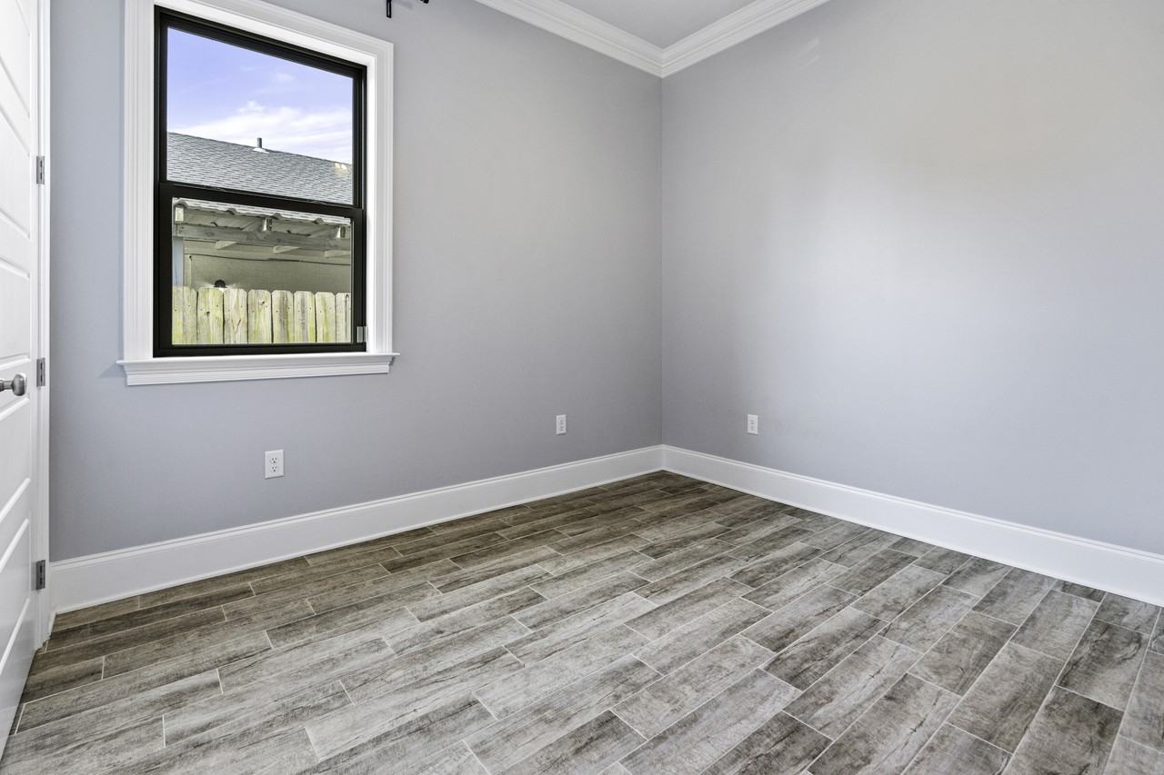 420 Waldo St #1 - Photo 6 of 14