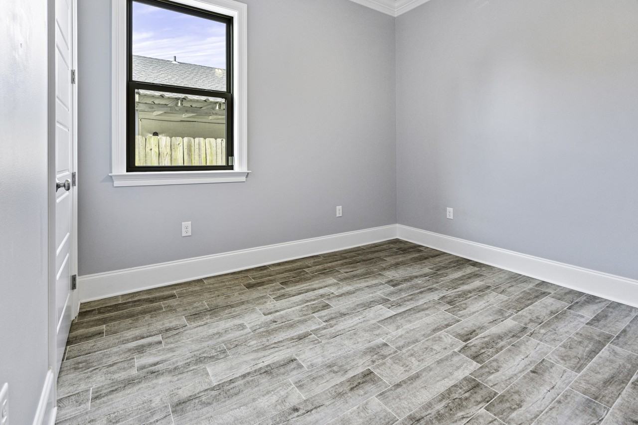 420 Waldo St #1 - Photo 7 of 14