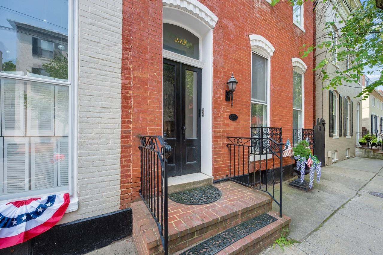 232 E 2nd St #1