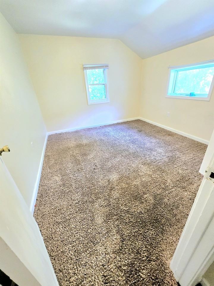 352 W 3rd St #2 - Photo 4 of 13
