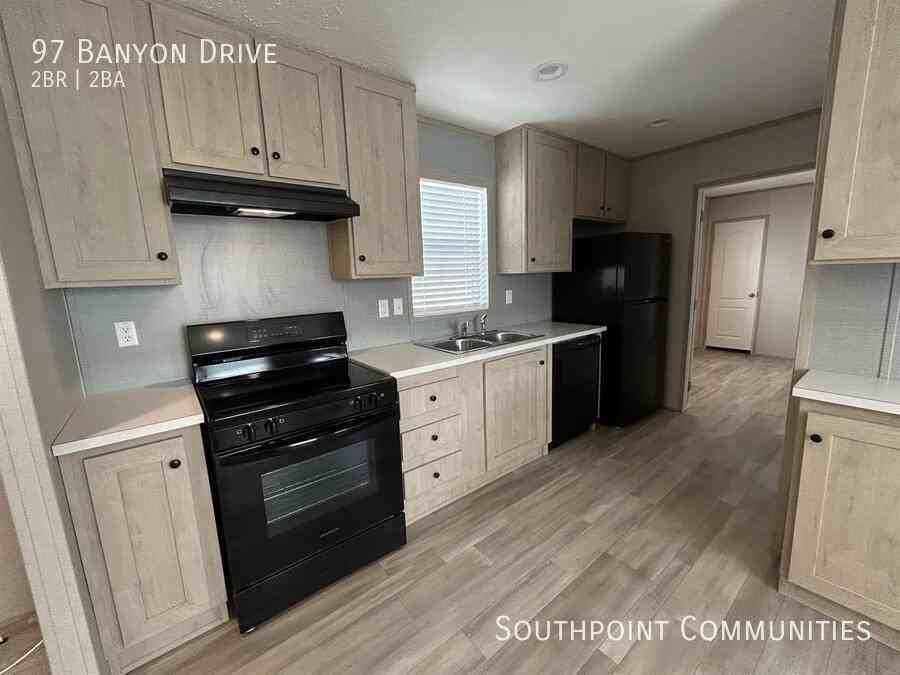 97 Banyon Dr - Photo 2 of 9