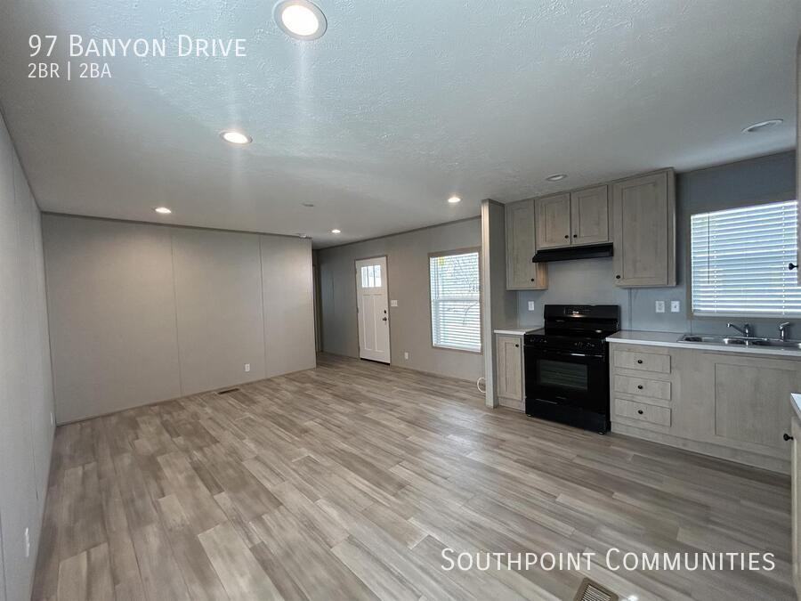 97 Banyon Dr - Photo 3 of 9