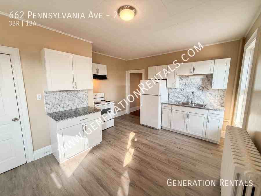 662 Pennsylvania Ave #2 - Photo 2 of 11