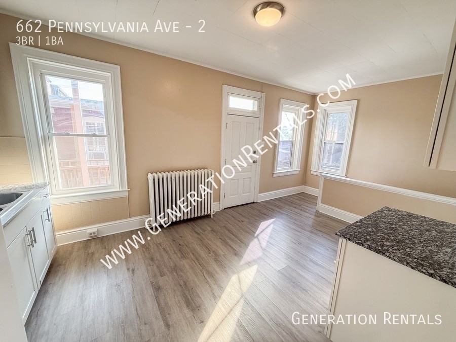 662 Pennsylvania Ave #2 - Photo 3 of 11