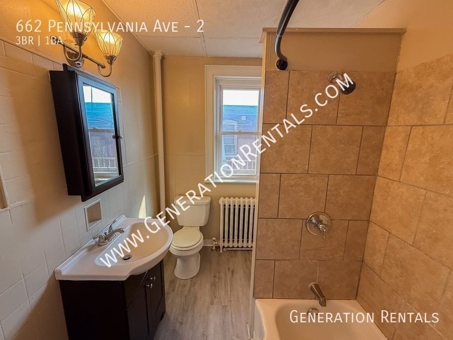 662 Pennsylvania Ave #2 - Photo 5 of 11