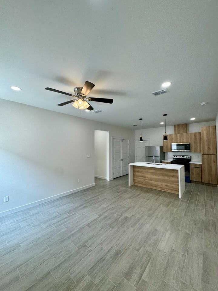 1308 W Platinum Dr #2 - Photo 2 of 11