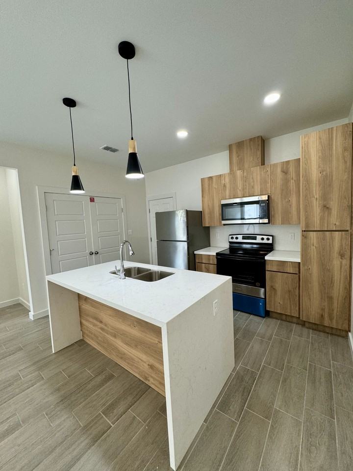 1308 W Platinum Dr #2 - Photo 3 of 11