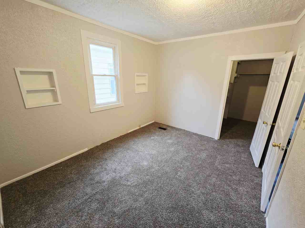 233 E 12th St 11st Fl #1 - Photo 5 of 13