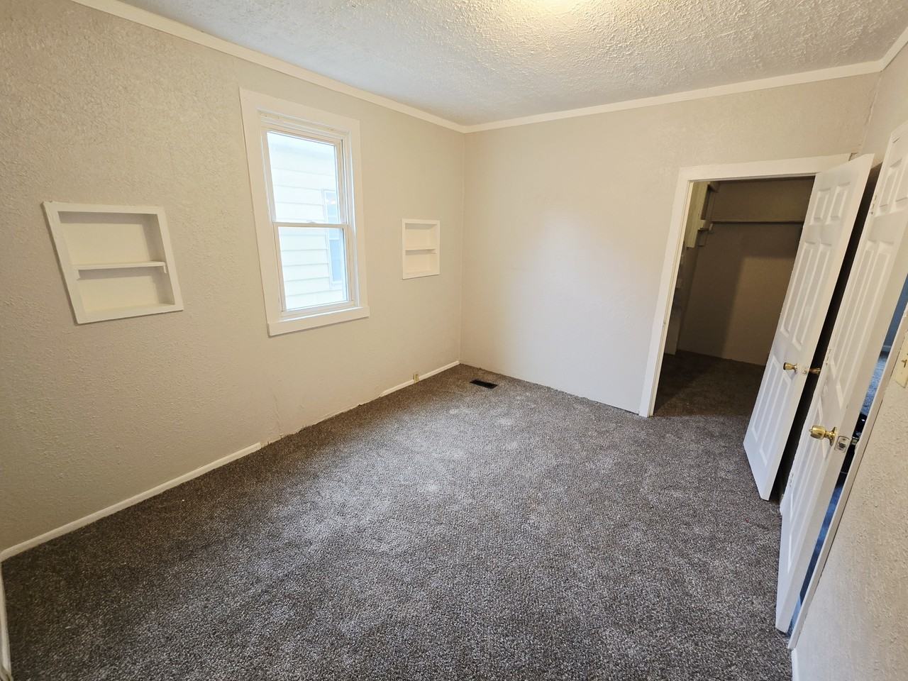 233 E 12th St 11st Fl #1 - Photo 7 of 13