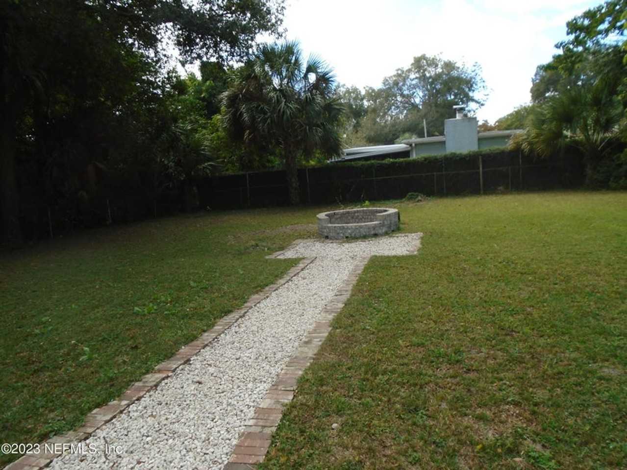 1404 Morgana Rd - Photo 4 of 6