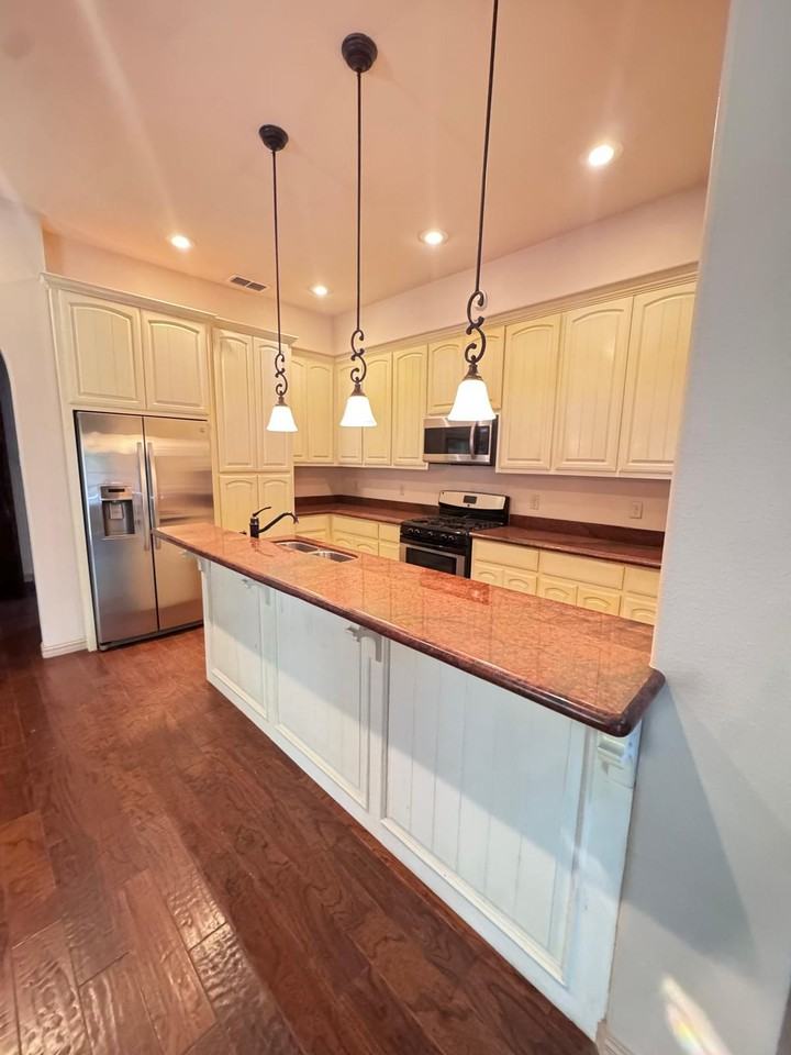 421 Cottonwood Ave #1 - Photo 3 of 31