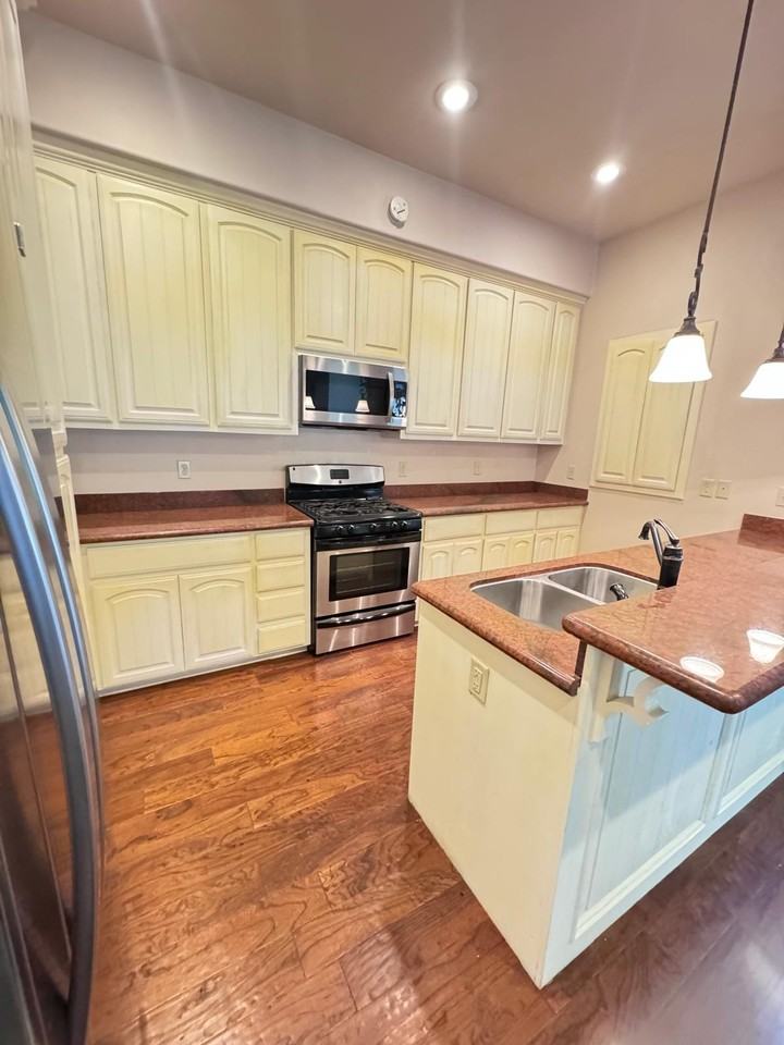 421 Cottonwood Ave #1 - Photo 4 of 31