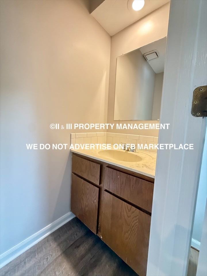 1921 Lawrence Ct #1 - Photo 5 of 31