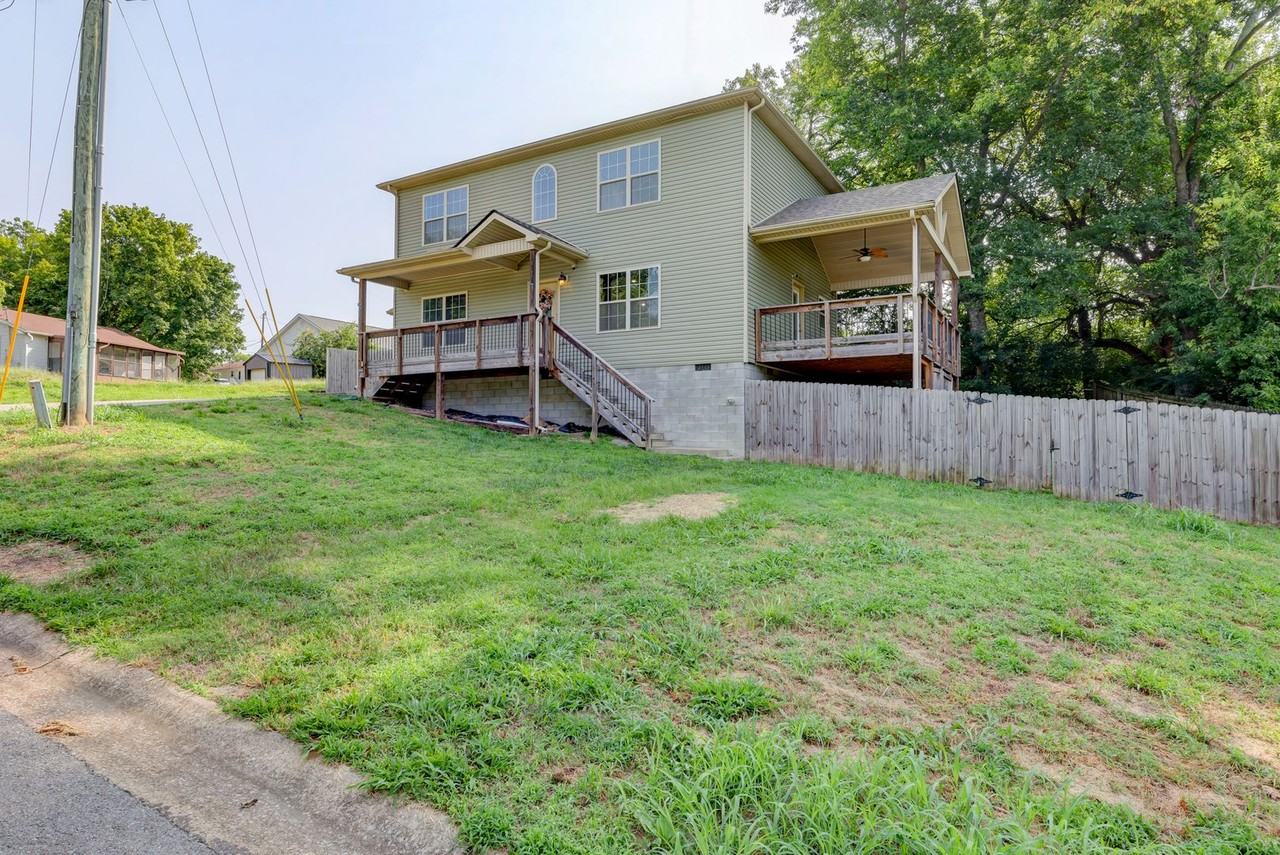163 Plum St - Photo 3 of 50