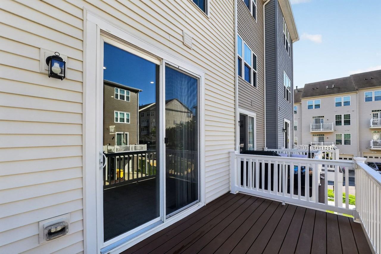 7023 Mahant Way - Photo 4 of 32