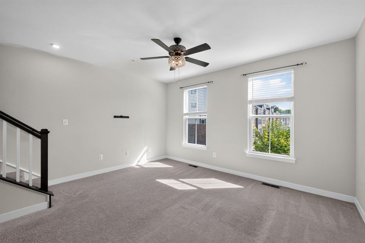7023 Mahant Way - Photo 6 of 32