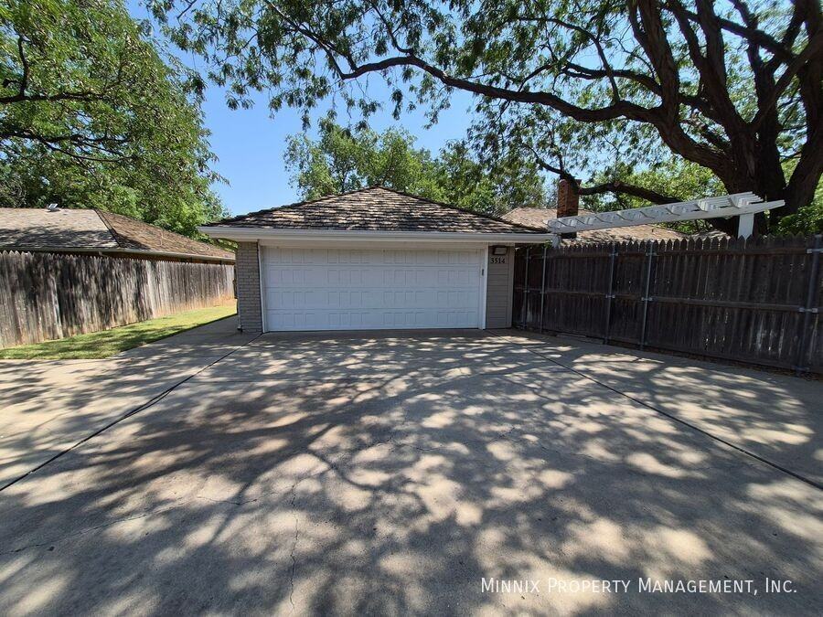 3514 Danbury Dr - Photo 2 of 43