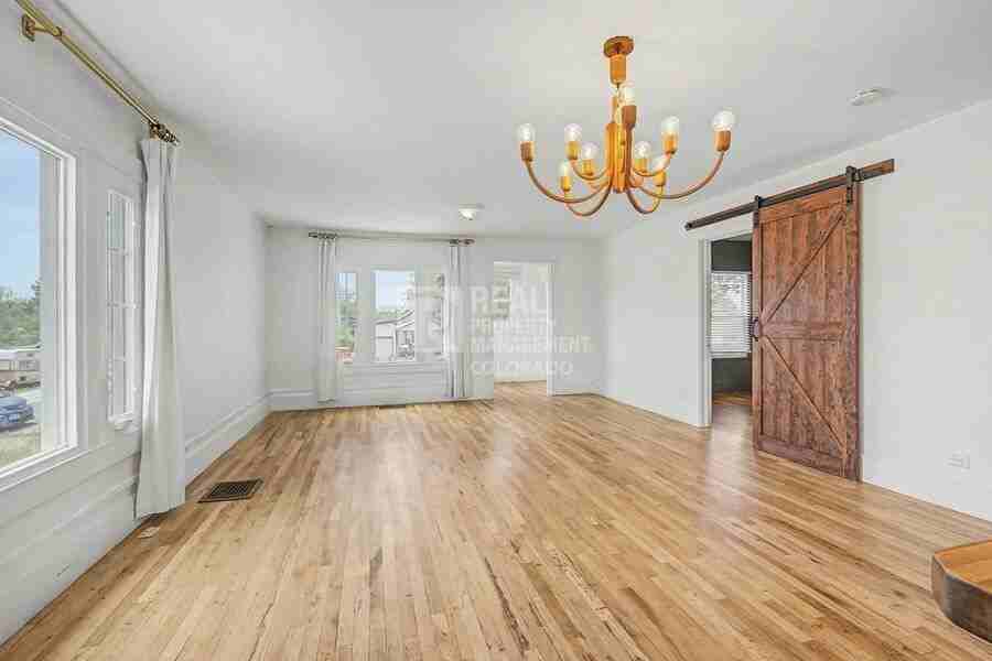 110 S Quitman St - Photo 4 of 28