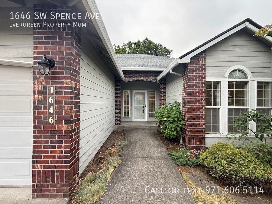 1646 Sw Spence Ave - Photo 2 of 45