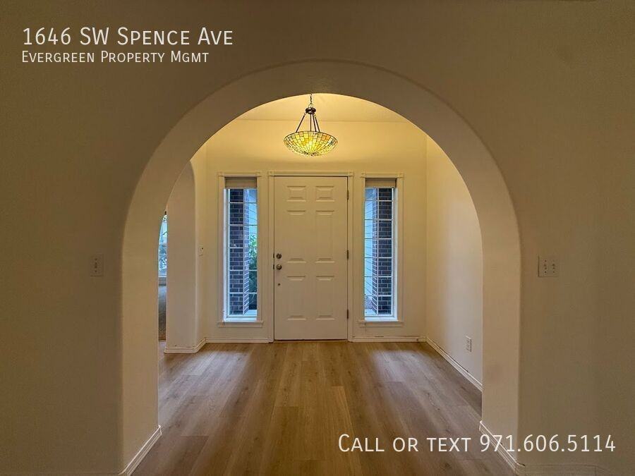 1646 Sw Spence Ave - Photo 4 of 45