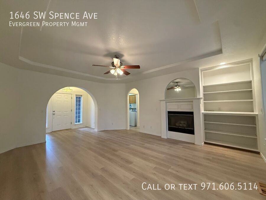 1646 Sw Spence Ave - Photo 5 of 45