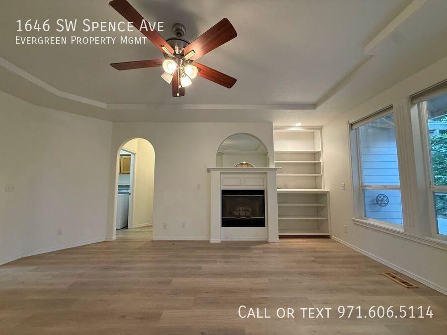 1646 Sw Spence Ave - Photo 7 of 45