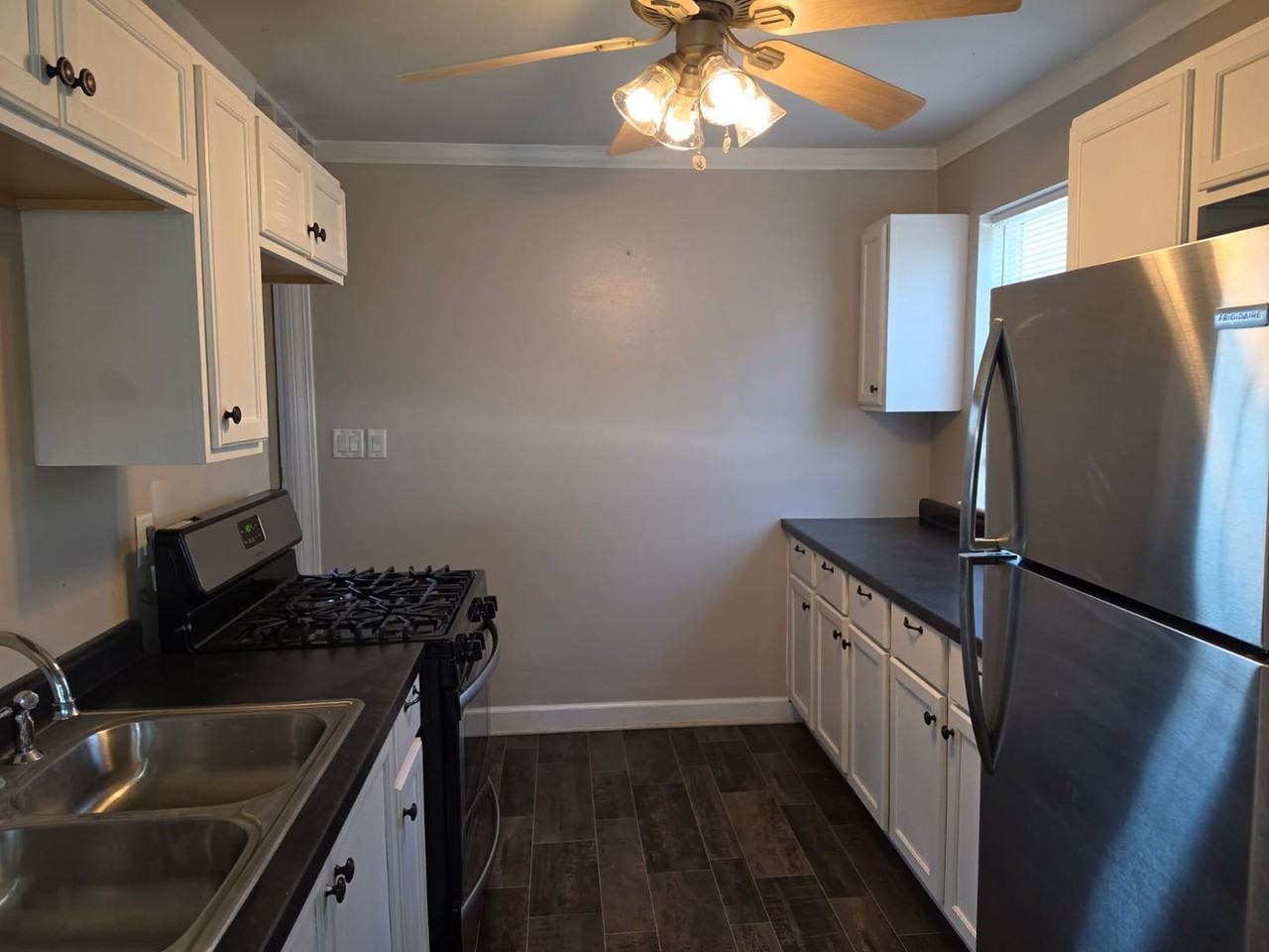 730 Queensboro Ave - Photo 4 of 16