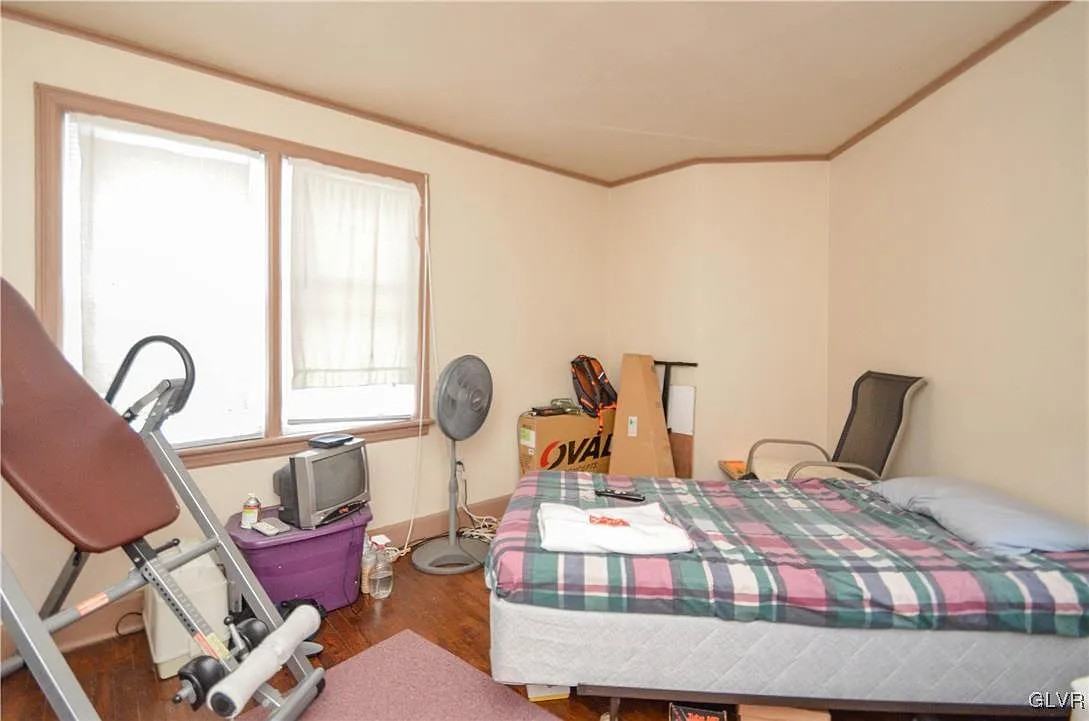 822 S 23rd St - Photo 4 of 7