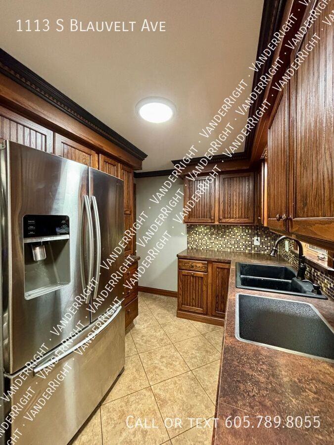 1113 S Blauvelt Ave - Photo 6 of 44