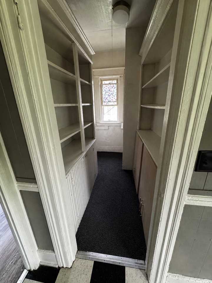 829 Plymouth Ave S #829 - Photo 5 of 17