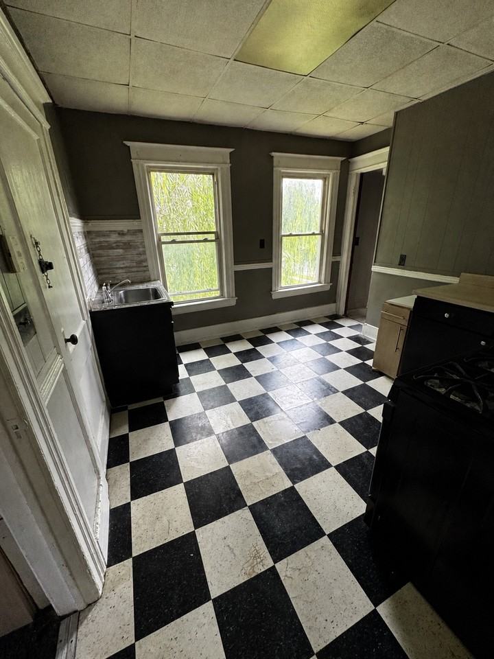 829 Plymouth Ave S #829 - Photo 7 of 17