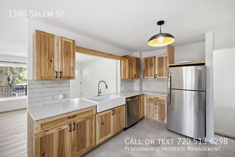1390 Salem St - Photo 3 of 33