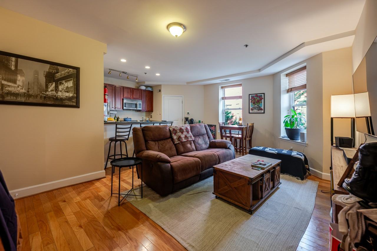 1418 W St Nw #406 - Photo 4 of 32