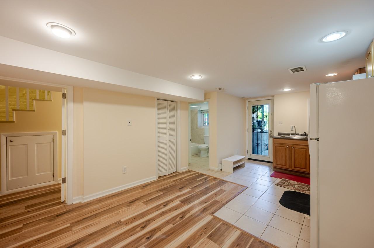 1234 E St Ne - Photo 3 of 50