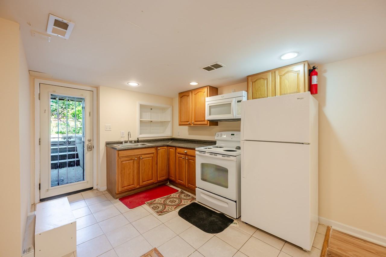 1234 E St Ne - Photo 4 of 50