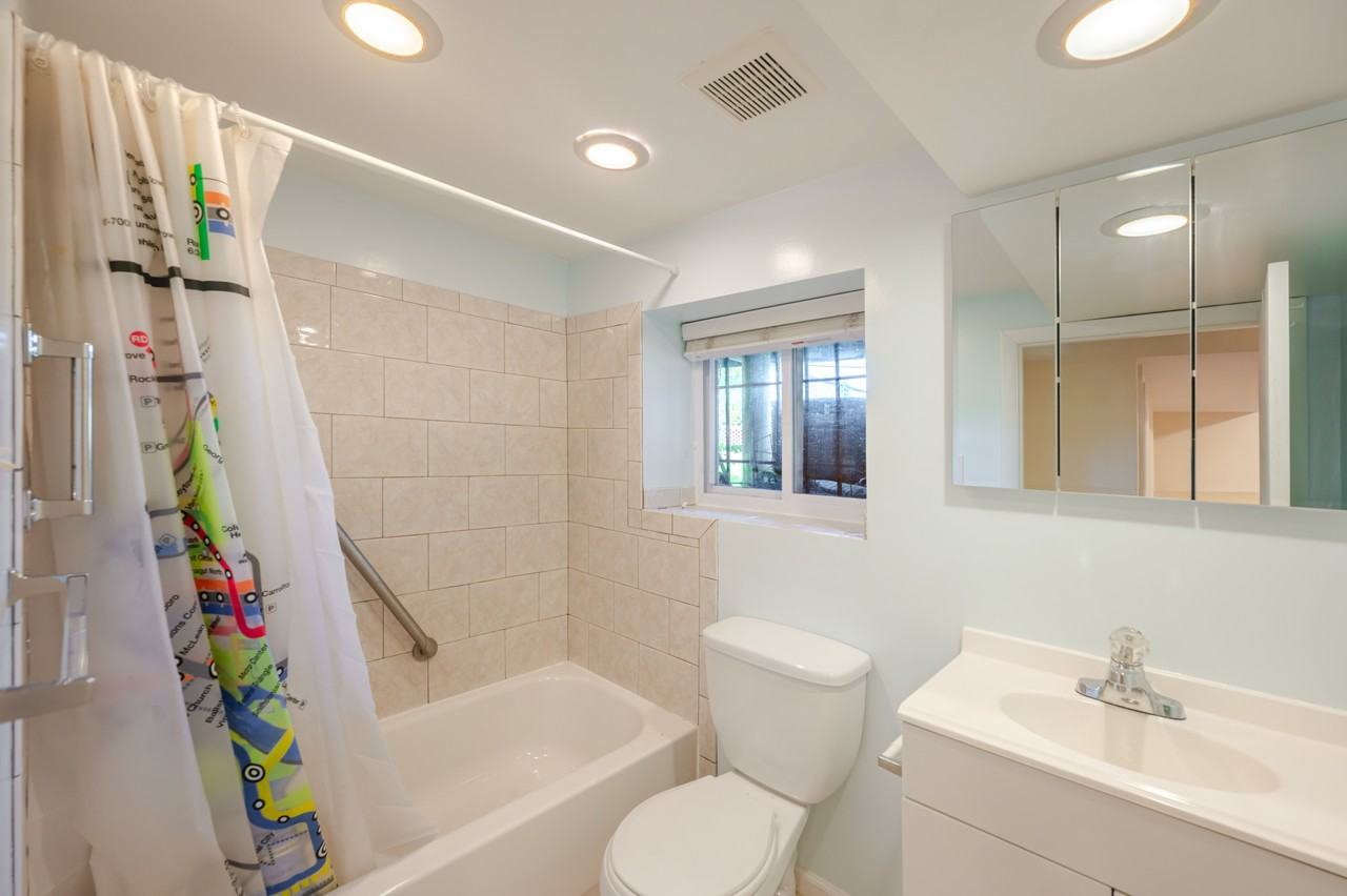 1234 E St Ne - Photo 5 of 50