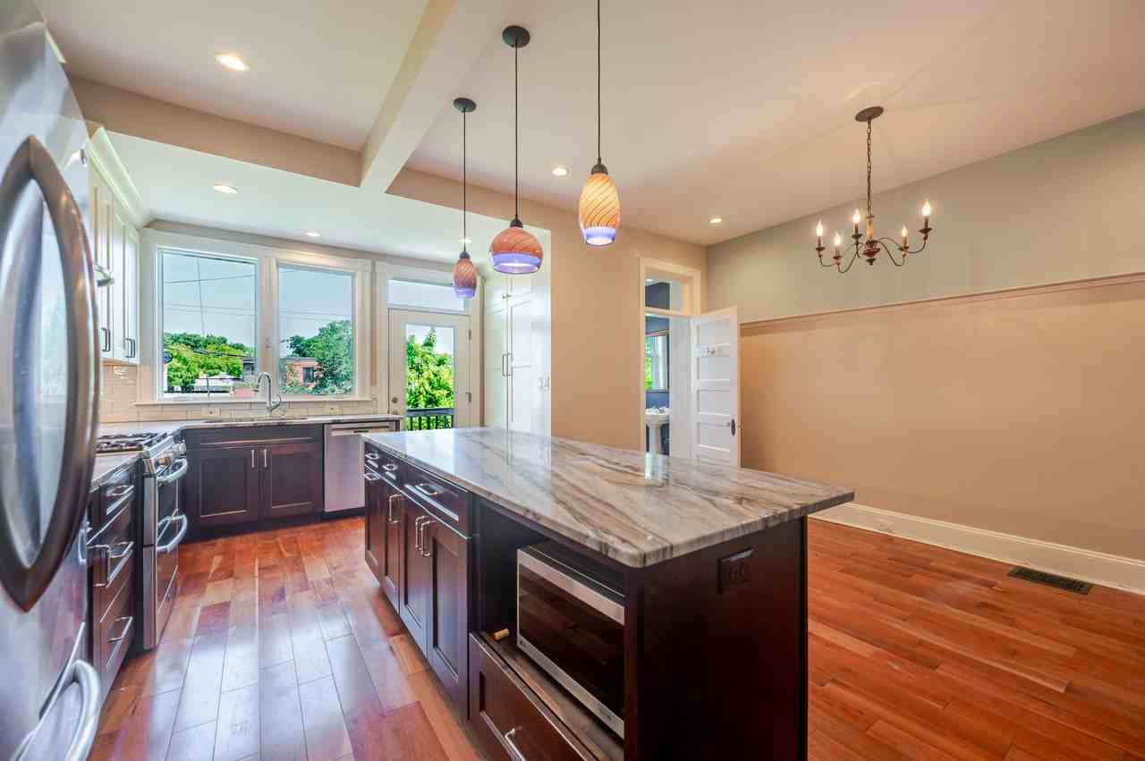 1234 E St Ne - Photo 2 of 50