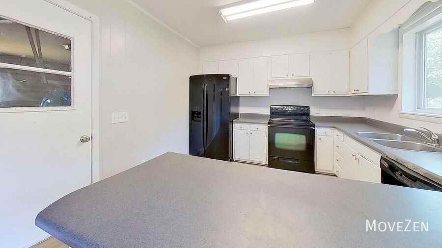 510 Wesley Dr - Photo 4 of 37