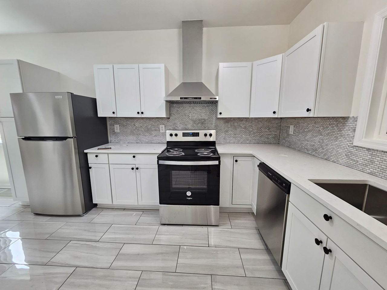 274 Bledsoe Dr - Photo 3 of 14