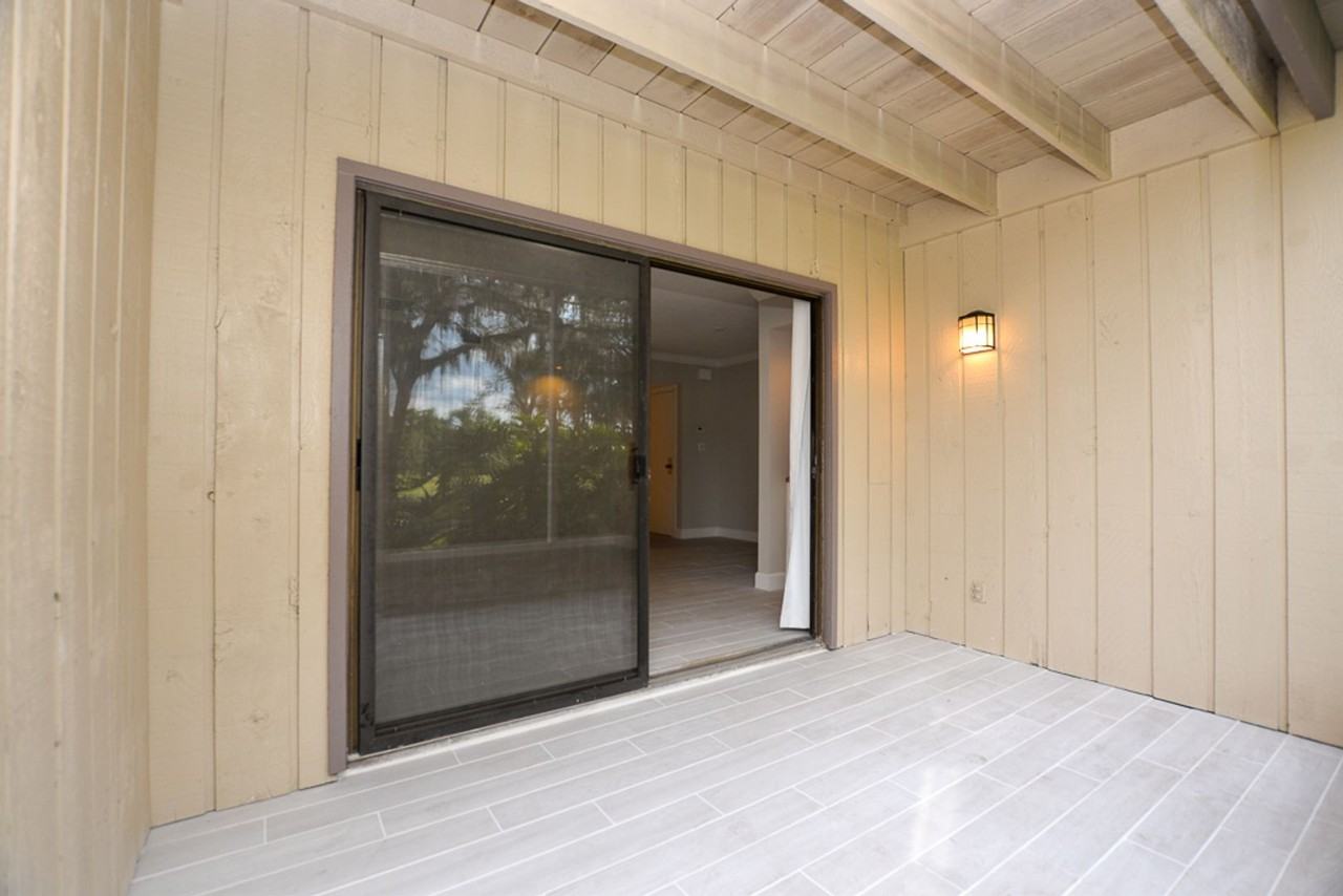 622 Olde Camelot Cir - Photo 3 of 38