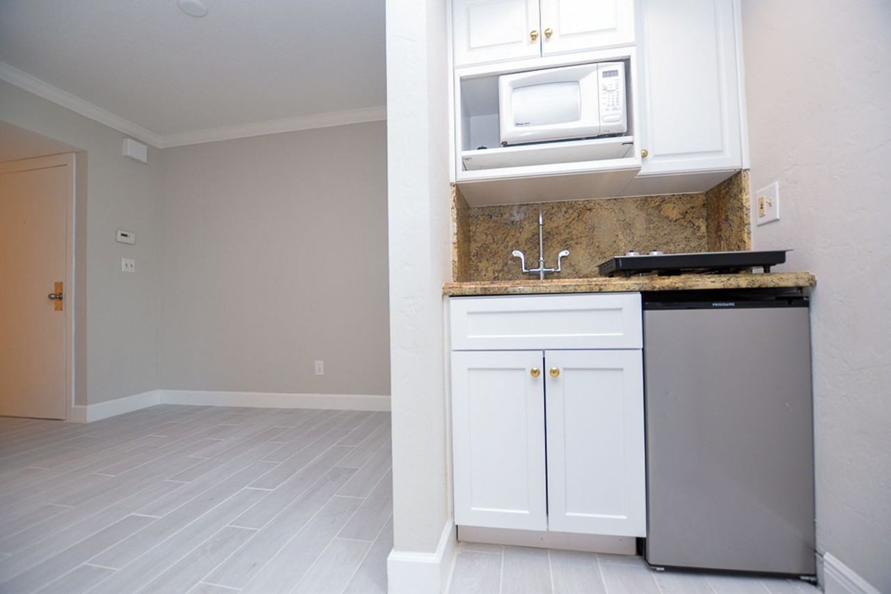 622 Olde Camelot Cir - Photo 6 of 38
