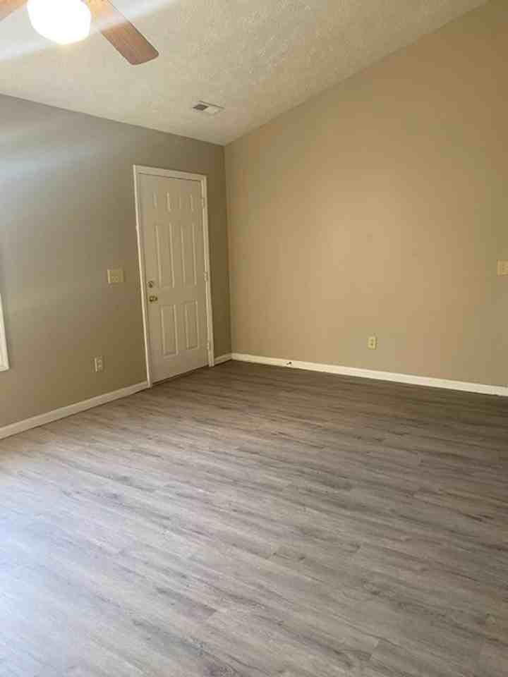4914 Pin Oak Dr - Photo 2 of 18