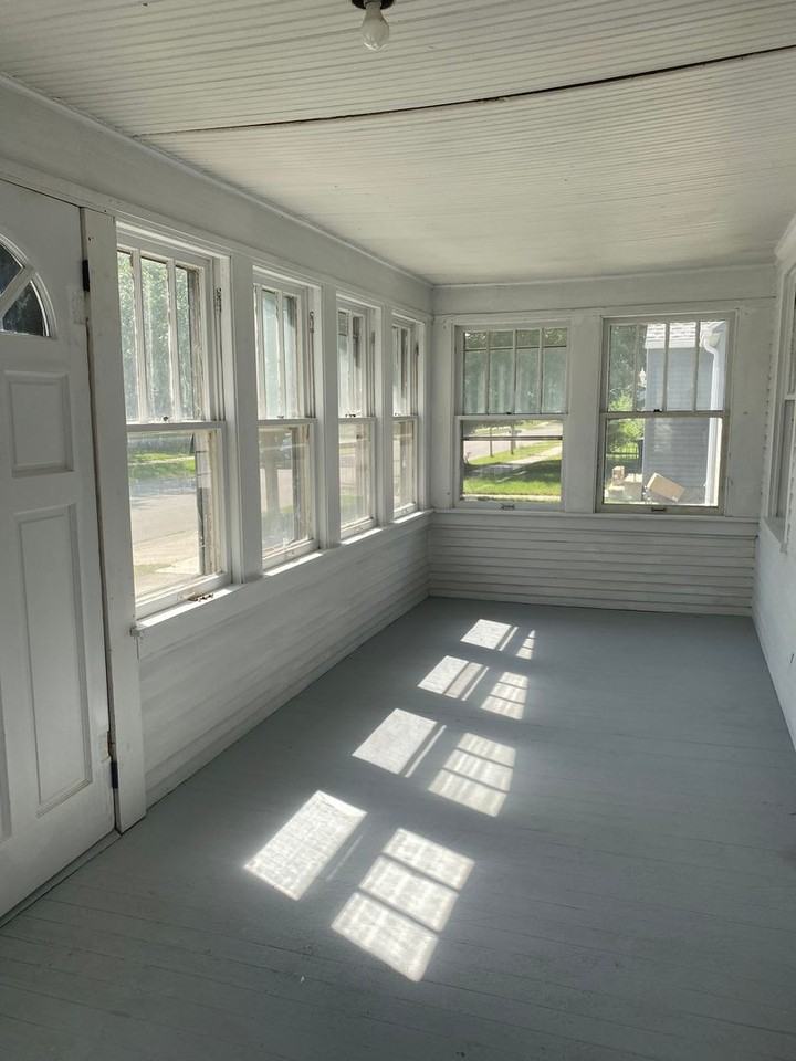718 Dawson St - Photo 2 of 8