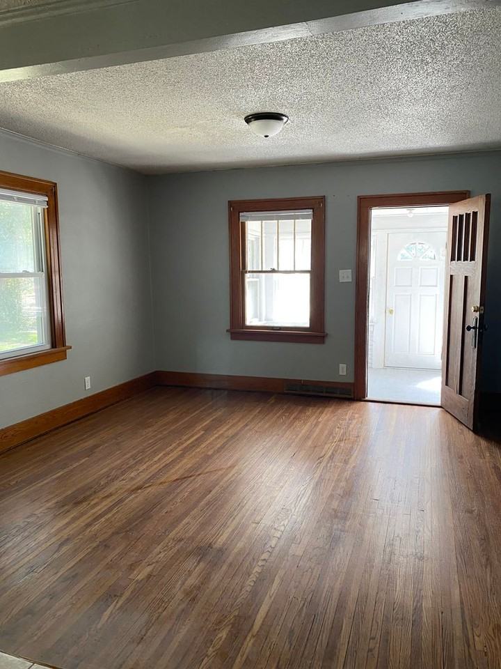 718 Dawson St - Photo 3 of 8