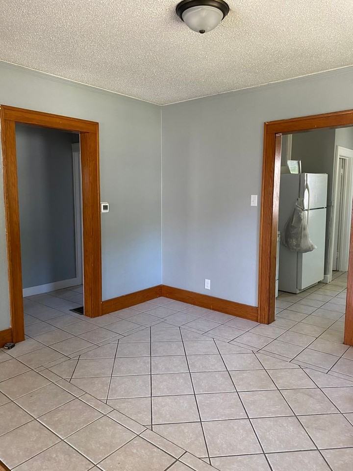 718 Dawson St - Photo 4 of 8