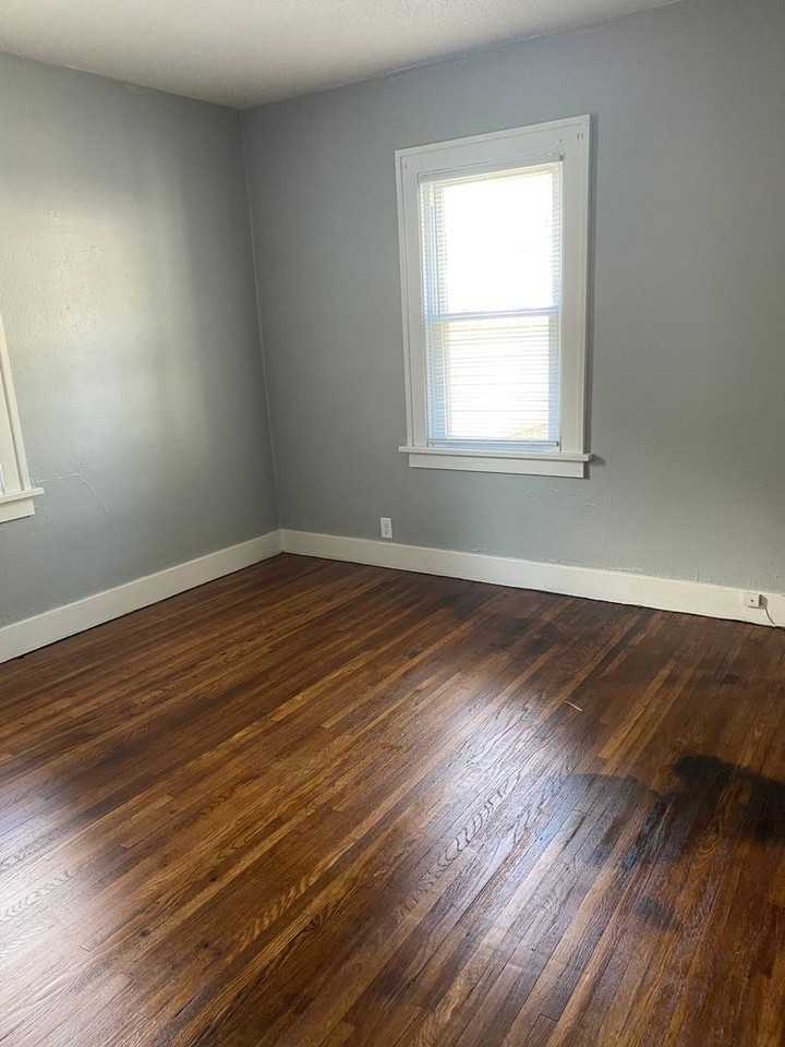 718 Dawson St - Photo 5 of 8