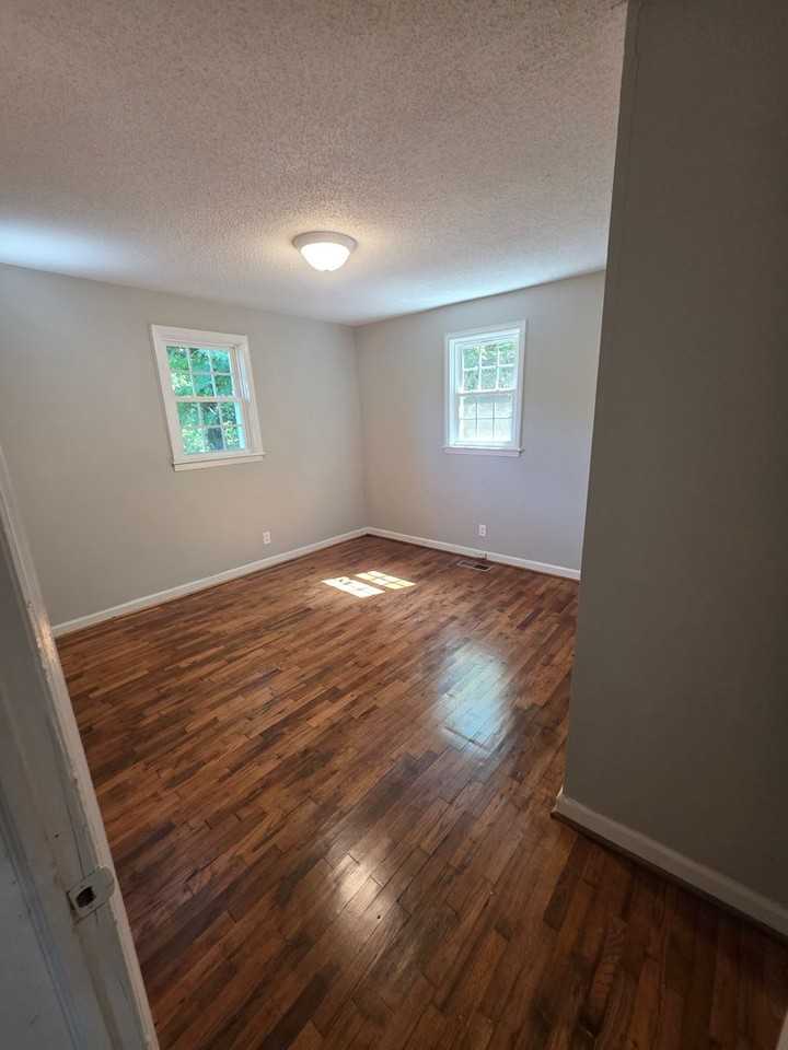 2305 Booker St - Photo 3 of 7