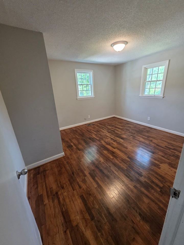 2305 Booker St - Photo 4 of 7