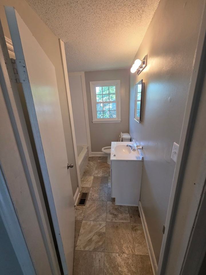 2305 Booker St - Photo 5 of 7
